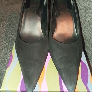 ***Woman's shoe-- FIRM PRICE